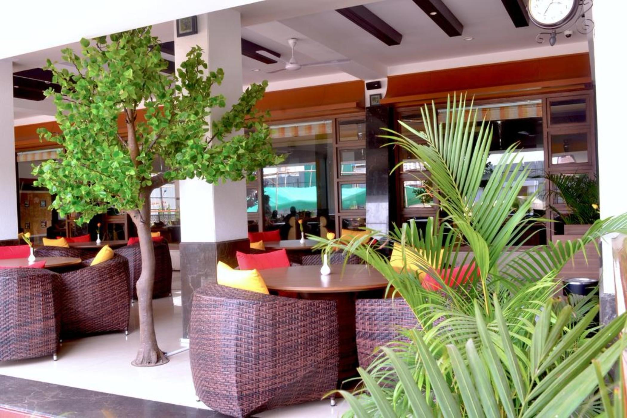 Club Emerald Mumbai Exterior photo